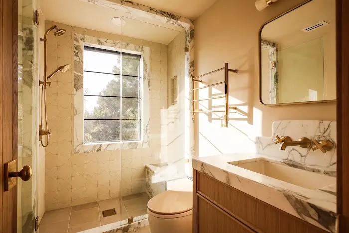 OUTPOST BATH Picture 5