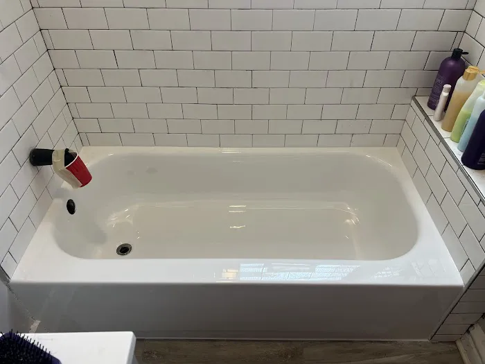 White Tub Refinishing Picture 1