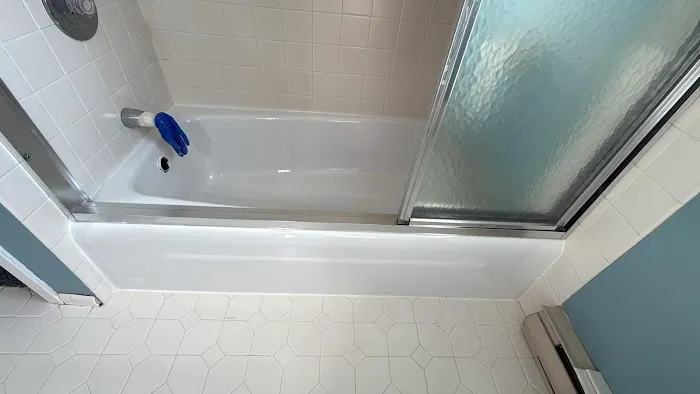 Perfect Bathtub Reglazing Chicago | Tub Refinishing Picture 4