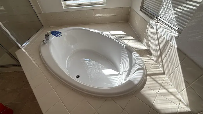 Perfect Bathtub Reglazing Chicago | Tub Refinishing Picture 1