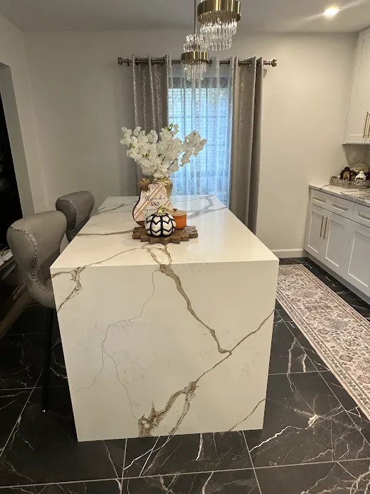 LG Kitchen Cabinets Direct Inc. Picture 5