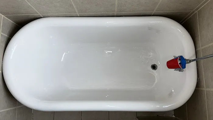 Zero Smell Bathtub Refinishing | ArmoGlaze Service Picture 1