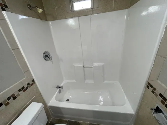 Tub refinishing in Chicago-Bathtub reglazing in Chicago. Picture 5