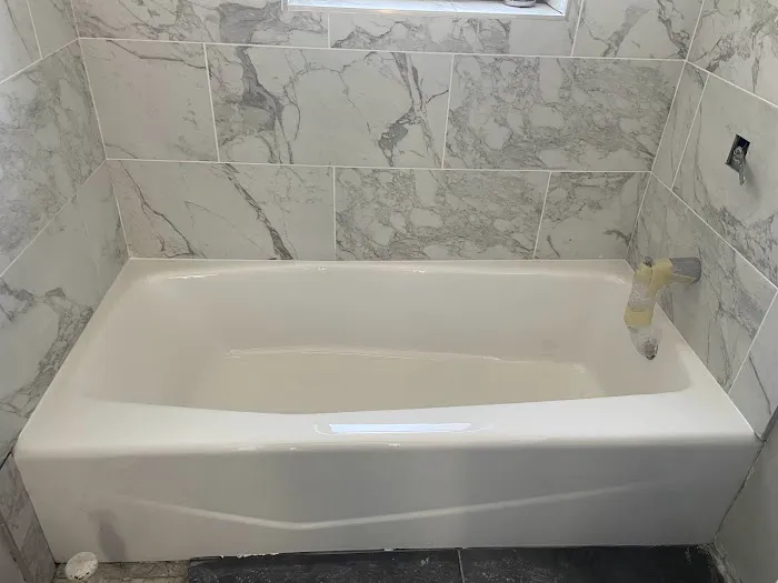 Tub refinishing in Chicago-Bathtub reglazing in Chicago. Picture 3