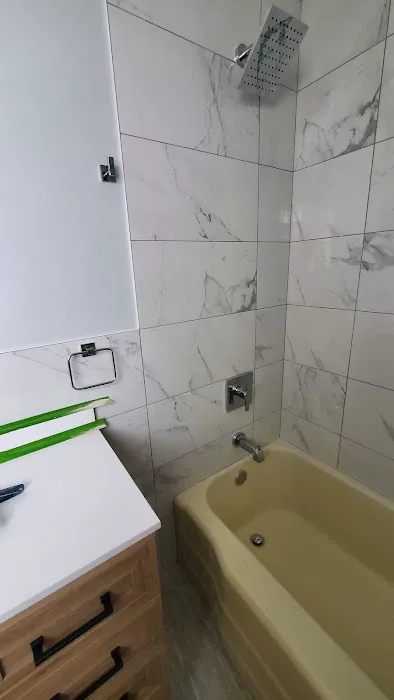 Tub refinishing in Chicago-Bathtub reglazing in Chicago. Picture 2