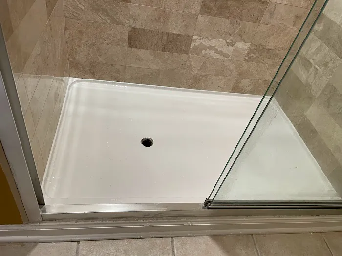 Tub refinishing in Chicago-Bathtub reglazing in Chicago. Picture 4