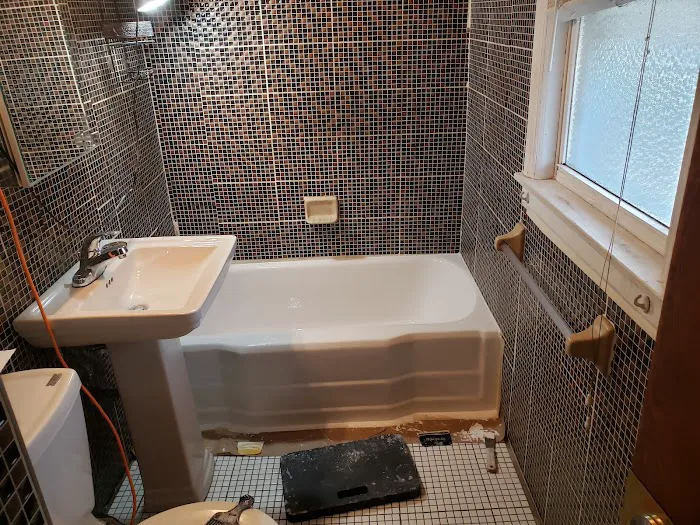 Tub refinishing in Chicago-Bathtub reglazing in Chicago. Picture 7