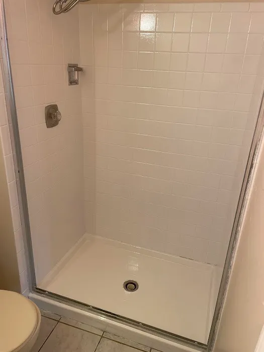 Tub refinishing in Chicago-Bathtub reglazing in Chicago. Picture 10
