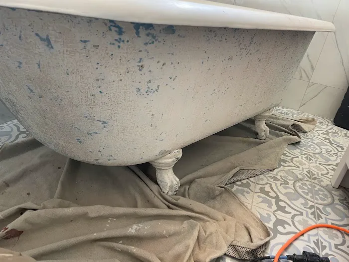 Tub refinishing in Chicago-Bathtub reglazing in Chicago. Picture 9