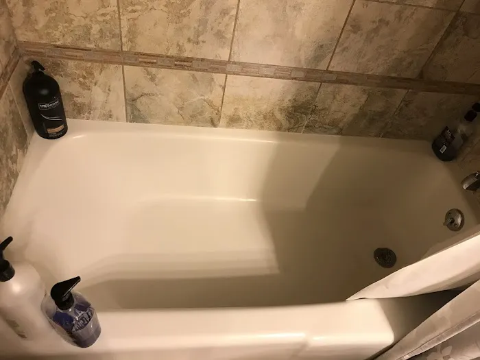 Bathtub Refinishing of Chicago Picture 3