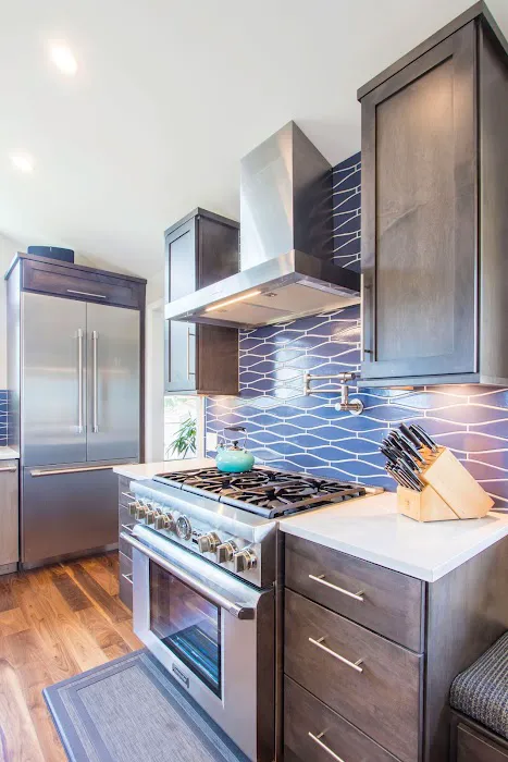 TOP CABINETRY Picture 6