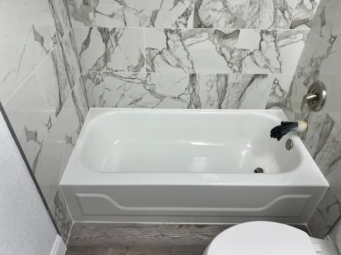 Tub and tile resurfacing Picture 8