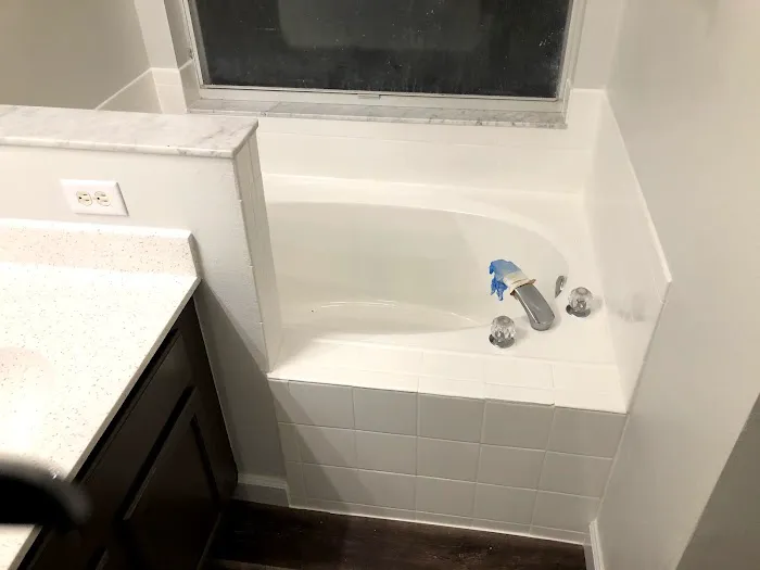 Tub and tile resurfacing Picture 4