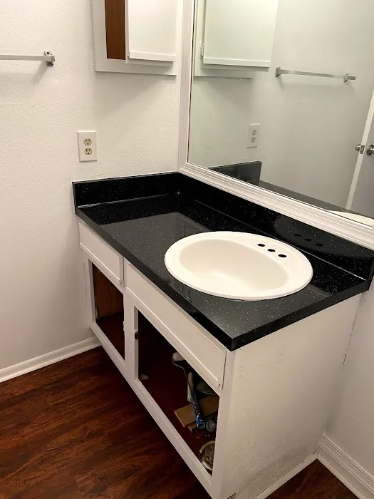 Tub and tile resurfacing Picture 9