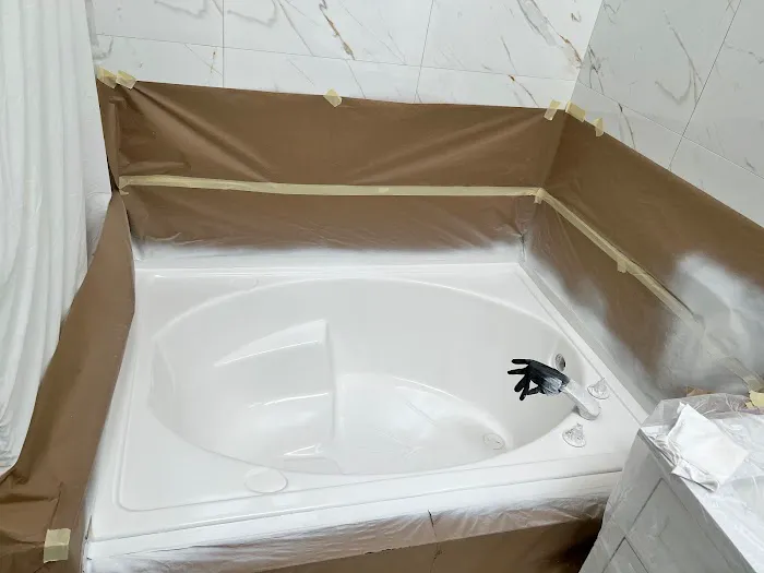 Tub and tile resurfacing Picture 1