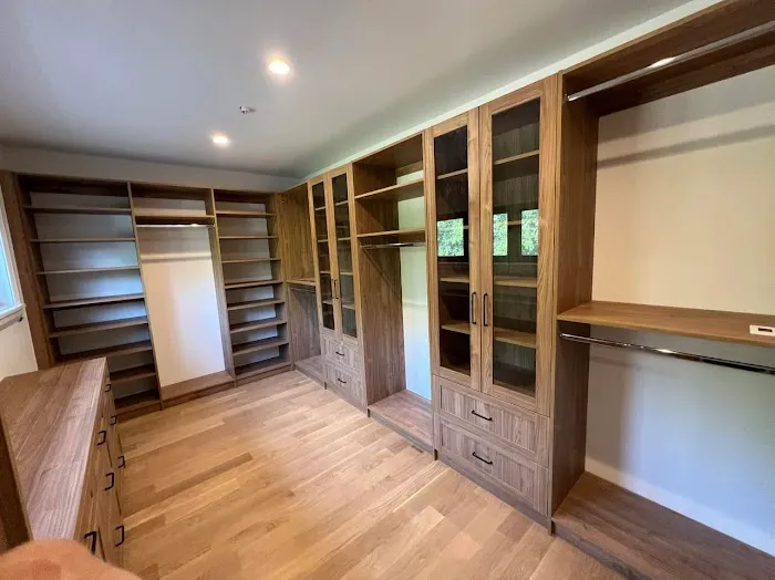 MT Cabinets Picture 7