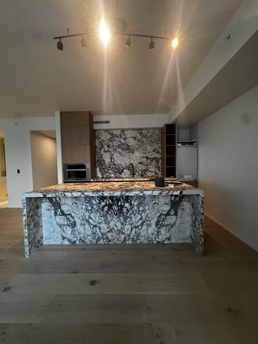 iLux Custom Kitchen and Closets Picture 4