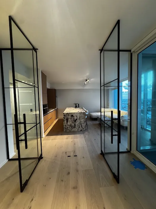 iLux Custom Kitchen and Closets Picture 1