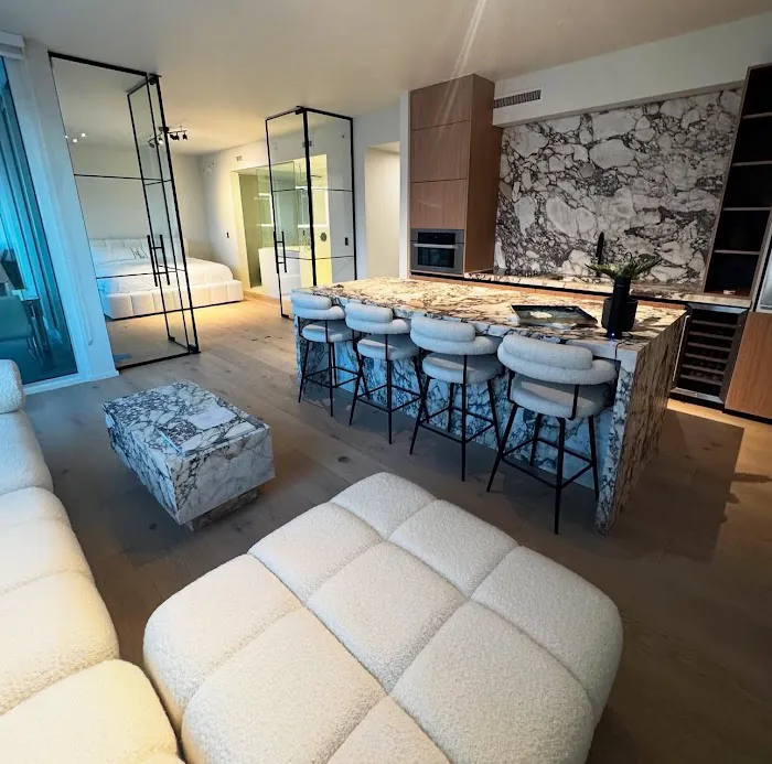 iLux Custom Kitchen and Closets Picture 3
