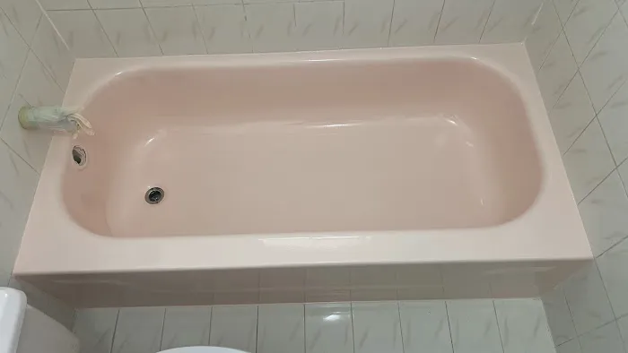 Pro bathtub refinishing Picture 1