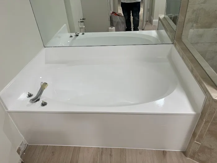 Pro bathtub refinishing Picture 6