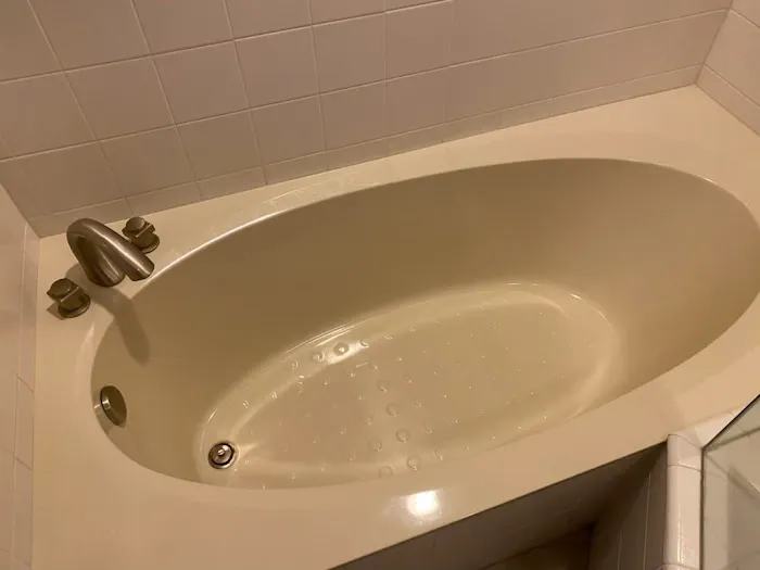 Bathtub And Kitchen Countertop Refinishing Picture 3