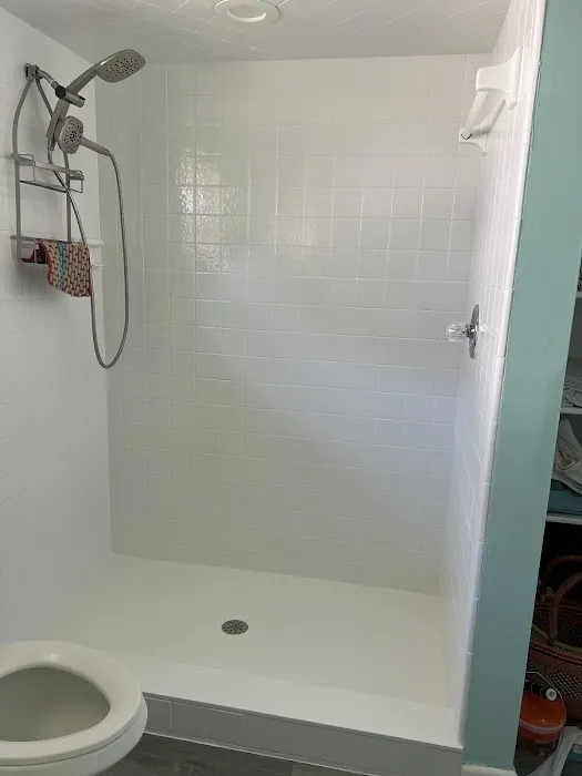 BathTubGuys Refinishing Picture 3