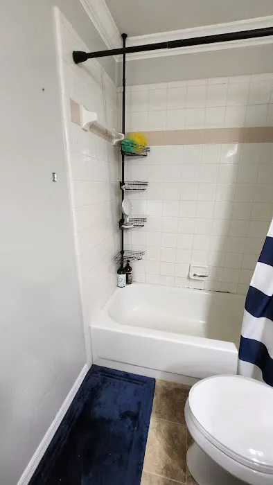 BathTubGuys Refinishing Picture 1