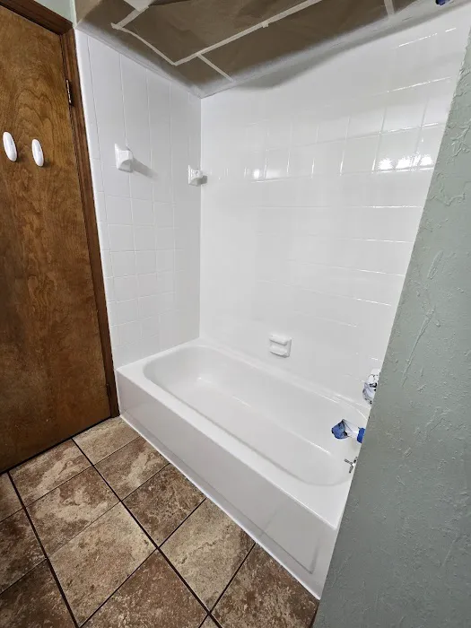 BathTubGuys Refinishing Picture 8