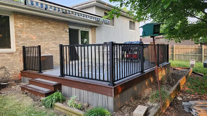Mitchell Construction Custom Decks Picture 2