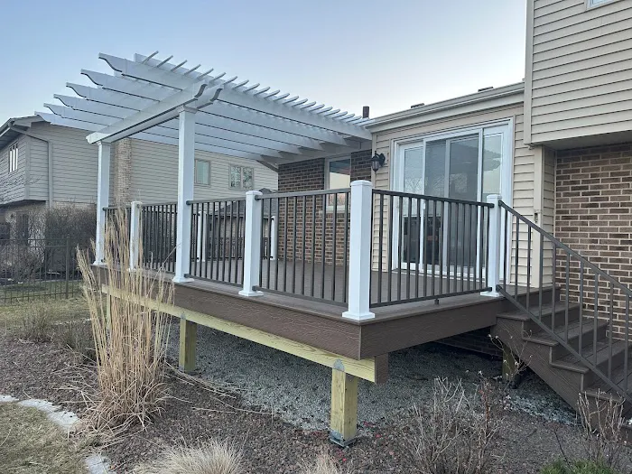 Mitchell Construction Custom Decks Picture 6