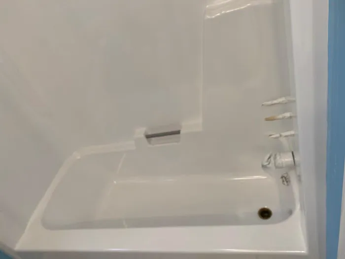 Tub & Tile Refinishers Picture 2