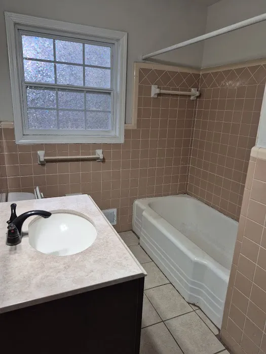 Tub & Tile Refinishers Picture 9
