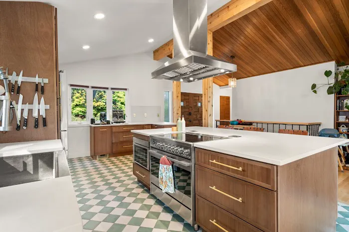 Solid Kitchen & Bath Picture 5