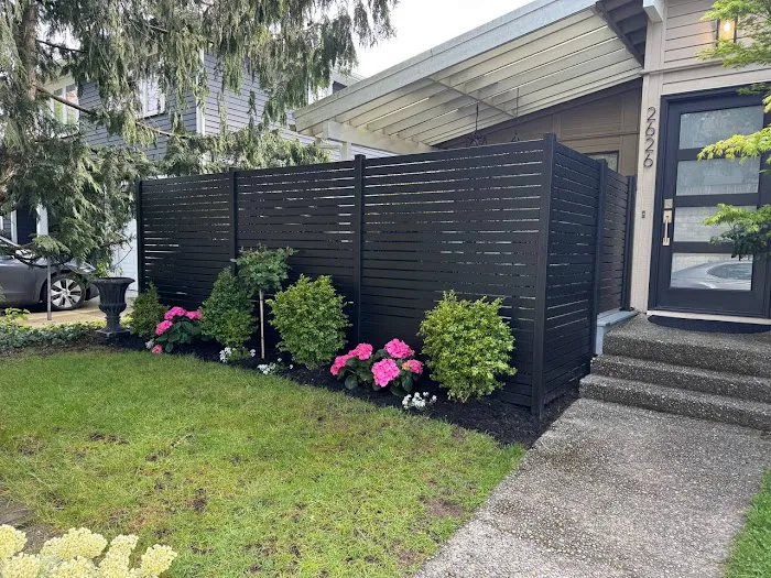 Intercrus Decks and Fences Picture 1
