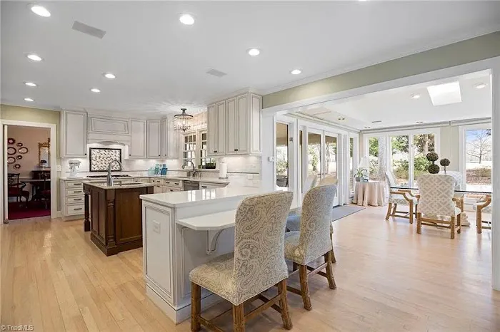 ABC Home Expert. Kitchen & Bath Showroom. Home Remodeling & Repair Picture 10