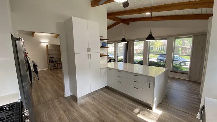 Avanti Gallery - Fine Cabinetry Picture 2
