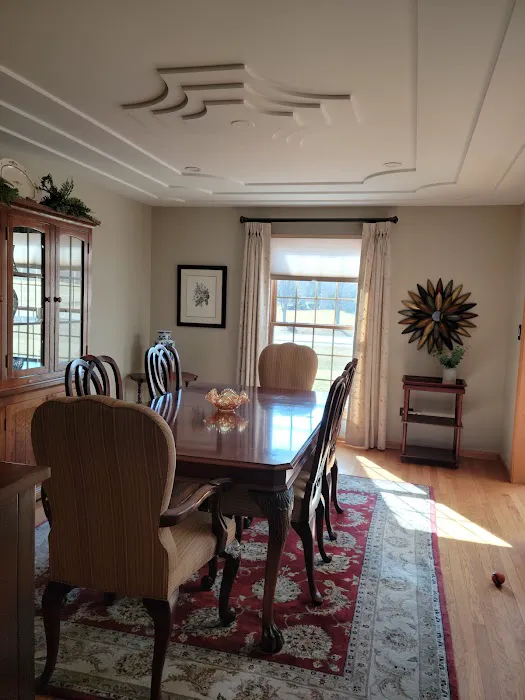 Laura's Interiors Picture 7