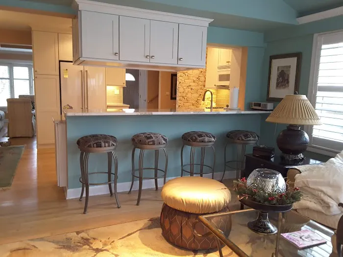 Laura's Interiors Picture 3