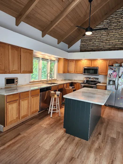 Portillo's Granite and Cabinets Picture 6