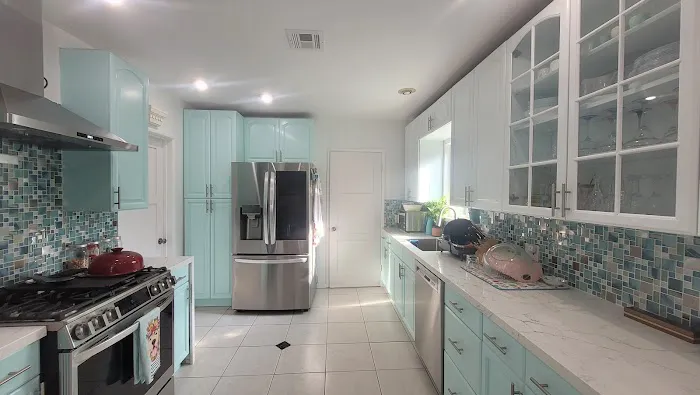 Cabinet Refinishing Specialist Picture 5
