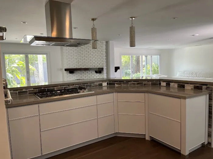 Cabinet Refinishing Specialist Picture 2