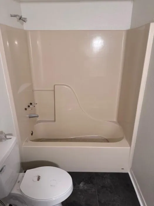 Bathtub Resurfacing by Surface Solutions Picture 3