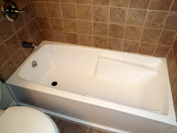 Bathtub Resurfacing by Surface Solutions Picture 9