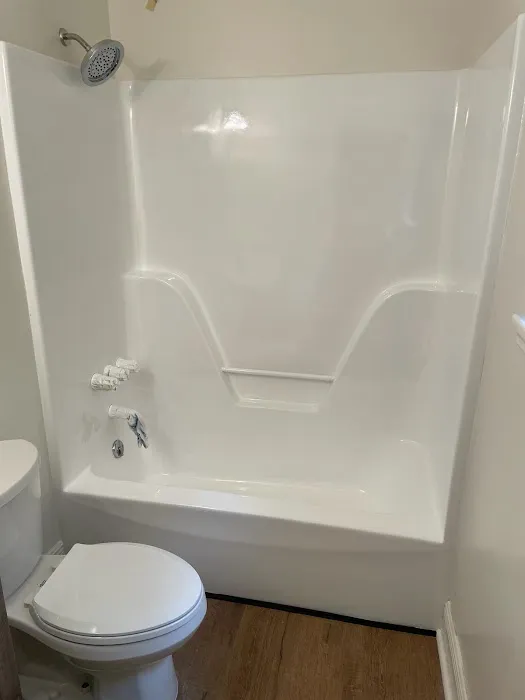 MF Bathtub Refinishing & Painting Picture 5