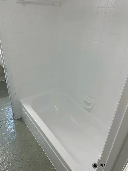 MF Bathtub Refinishing & Painting Picture 9