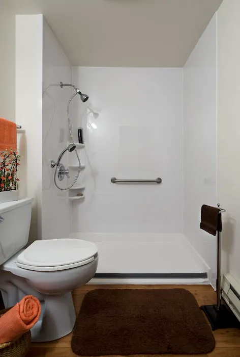 NW Tub & Shower Picture 7