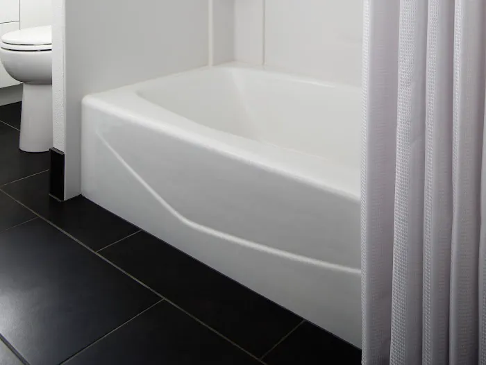 NW Tub & Shower Picture 9