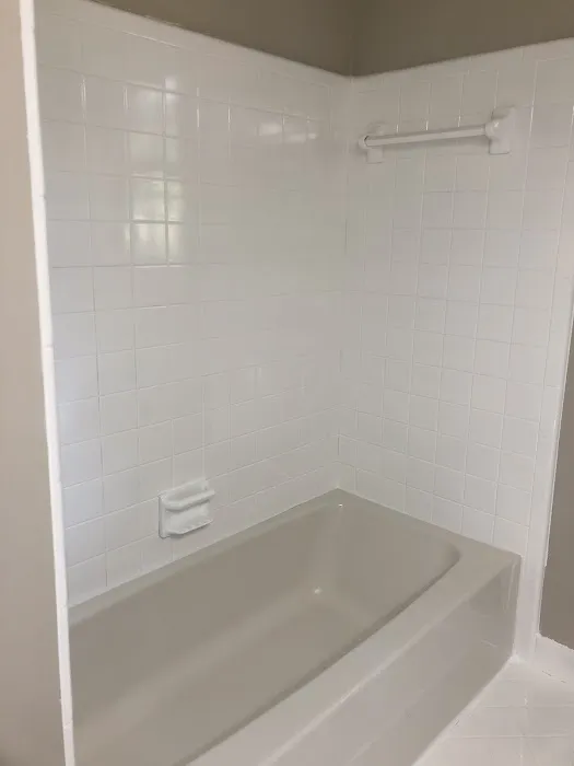 Rightway Resurfacing countertop and bathtub Charlotte Picture 1