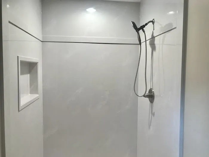 Parthenon Shower and Bath Picture 8